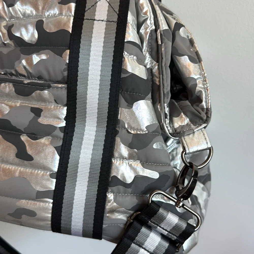 Think Royln Wingman Shiny Silver Black Camo Large Nylon Tote Adjustable Strap - Picture 10 of 13